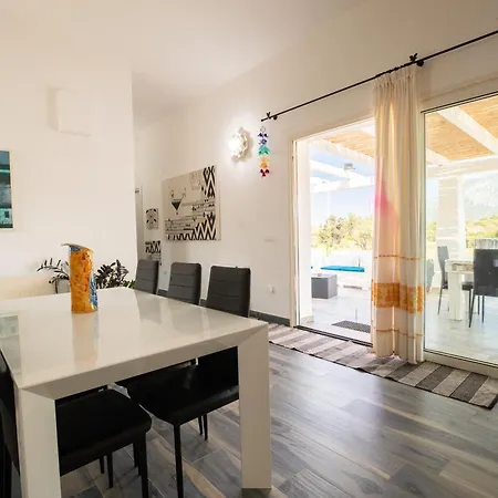 S'ena E Su Juncu * Loculi