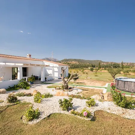 Villa S'ena E Su Juncu *