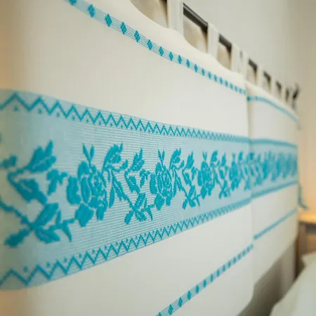 S'ena E Su Juncu Nyaraló Loculi