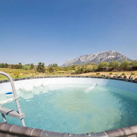 Nyaraló S'ena E Su Juncu Loculi